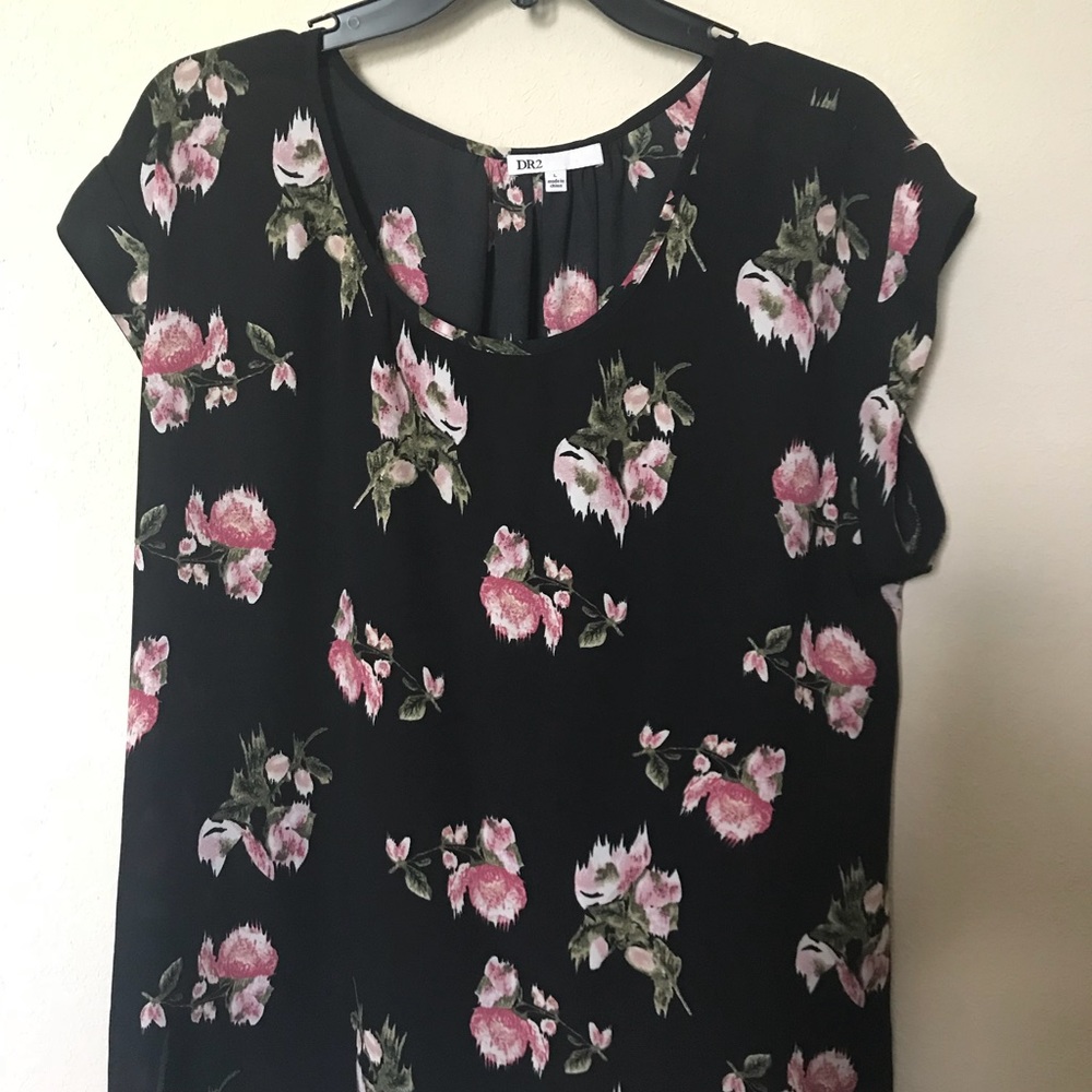 DR2 Size L Black floral top
